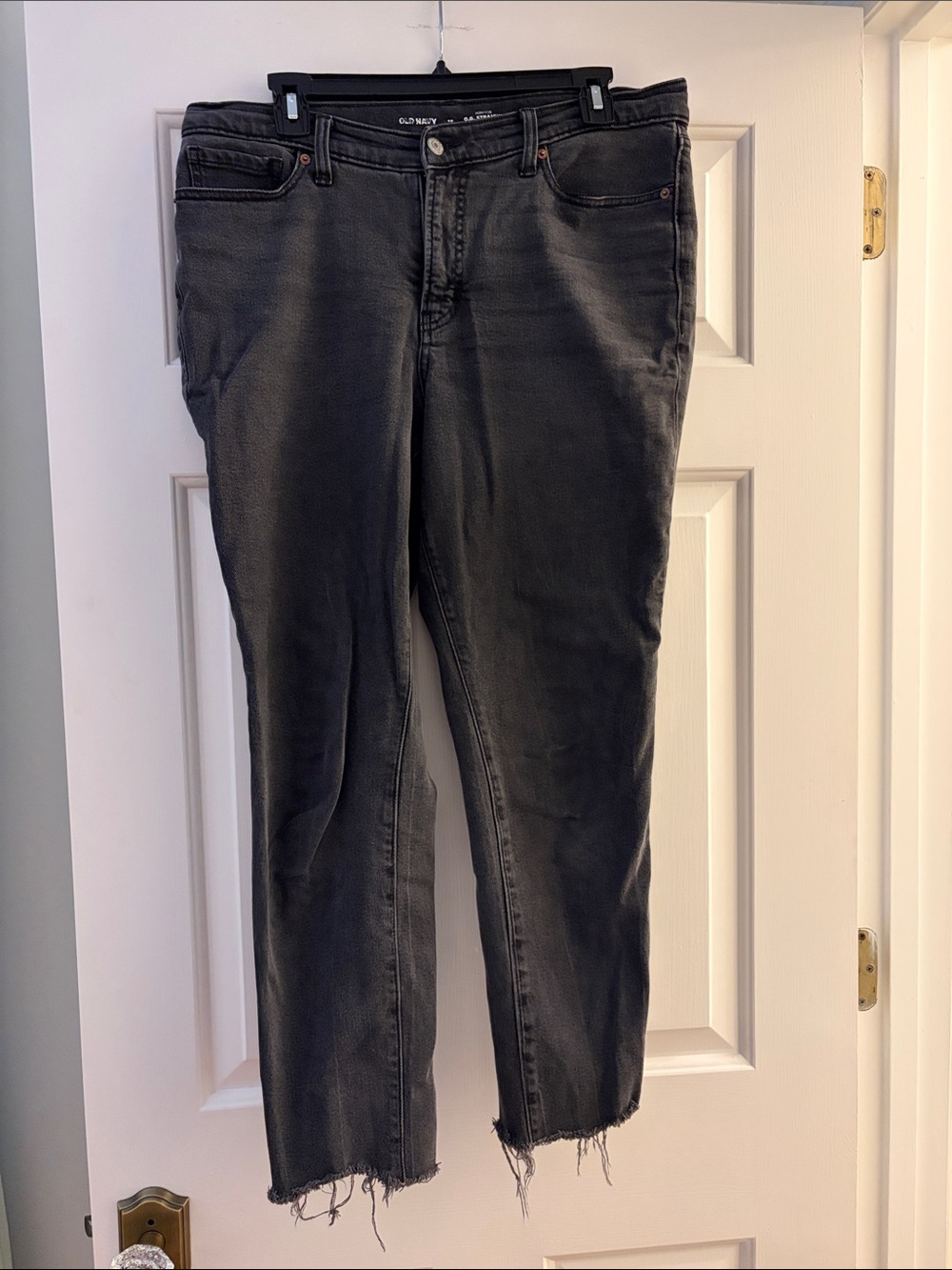 Old Navy Black Cropped Straight-Leg Jeans with Frayed Hem